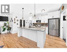 64 Sunset Square - photo 2