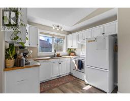 6 Strathford Place - photo 11