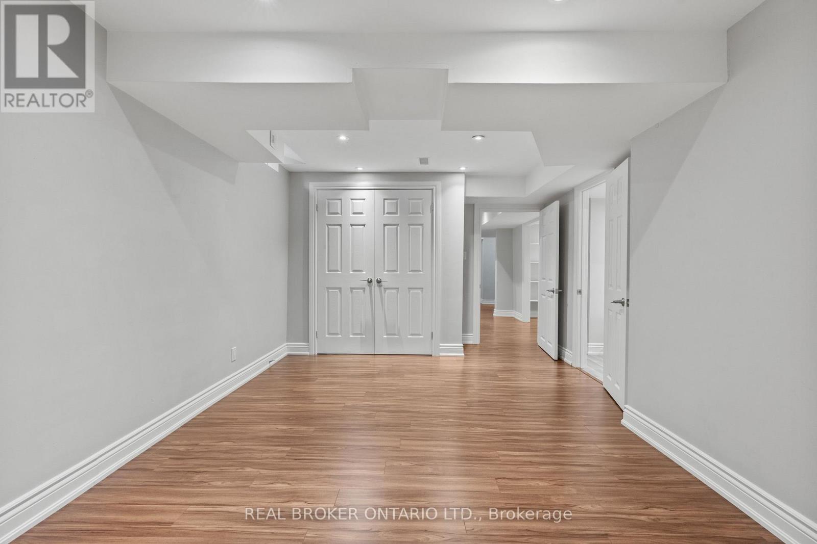 2349 FALKLAND CRESCENT - Image 34