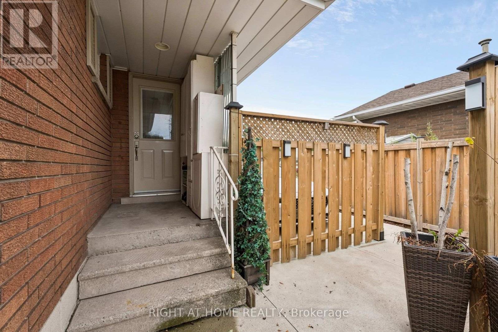 25 Swallow Crescent, Hamilton, ON photo 42