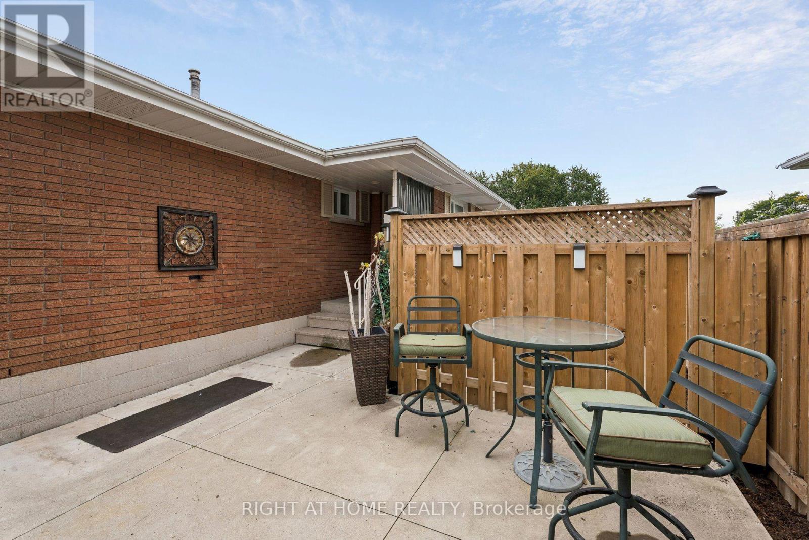 25 Swallow Crescent, Hamilton, ON photo 43