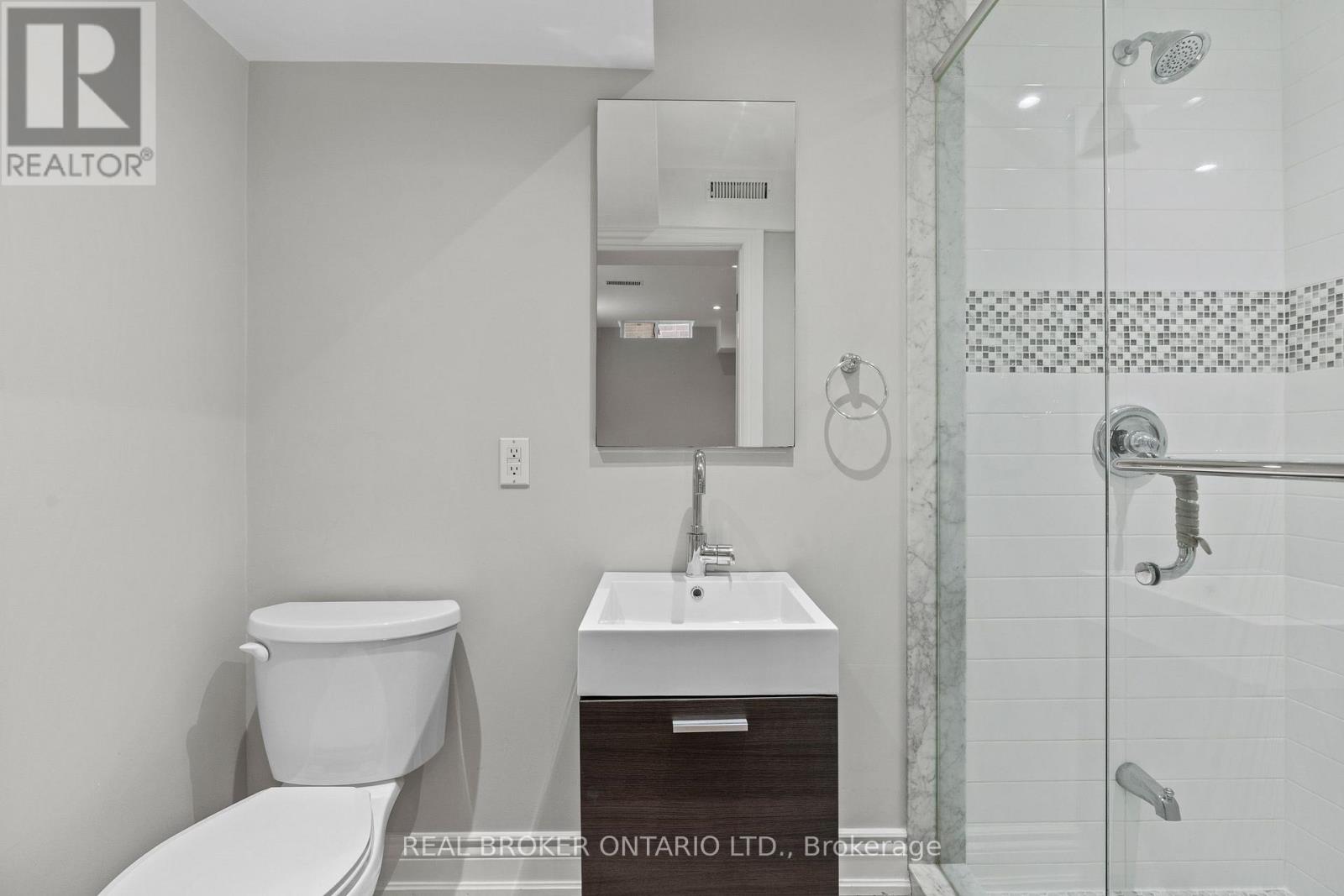 2349 FALKLAND CRESCENT - Image 36