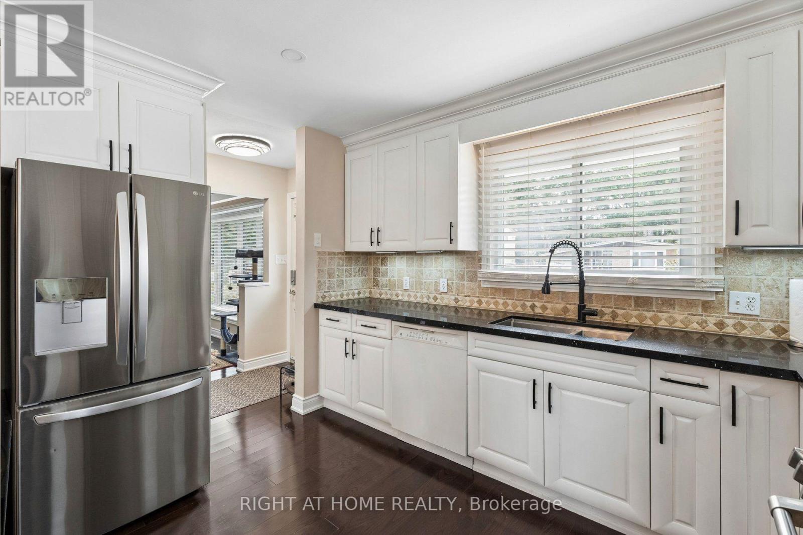 25 Swallow Crescent, Hamilton, ON photo 7
