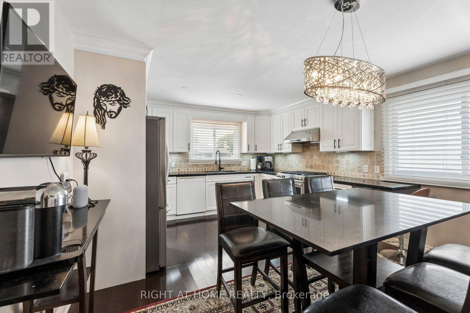 25 Swallow Crescent, Hamilton, ON photo 8