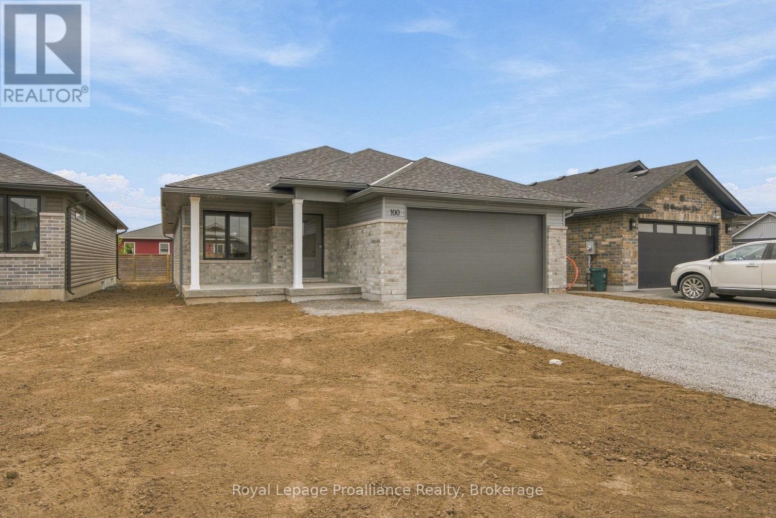 100 HASTINGS PARK DRIVE - 2