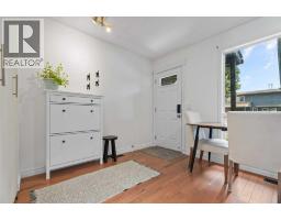 4pc Bathroom - 302, 9930 Bonaventure Drive Se, Calgary, AB T2J4L4 Photo 6