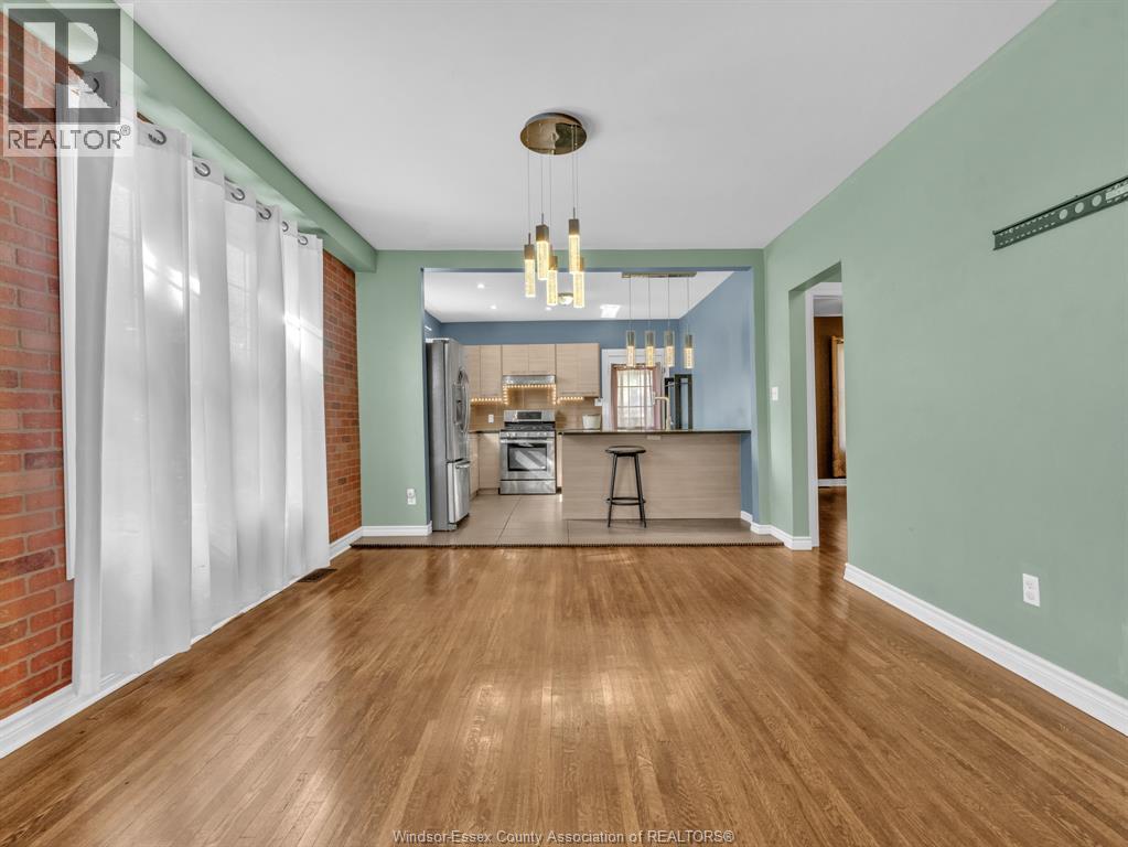 172 GILES BOULEVARD - 19