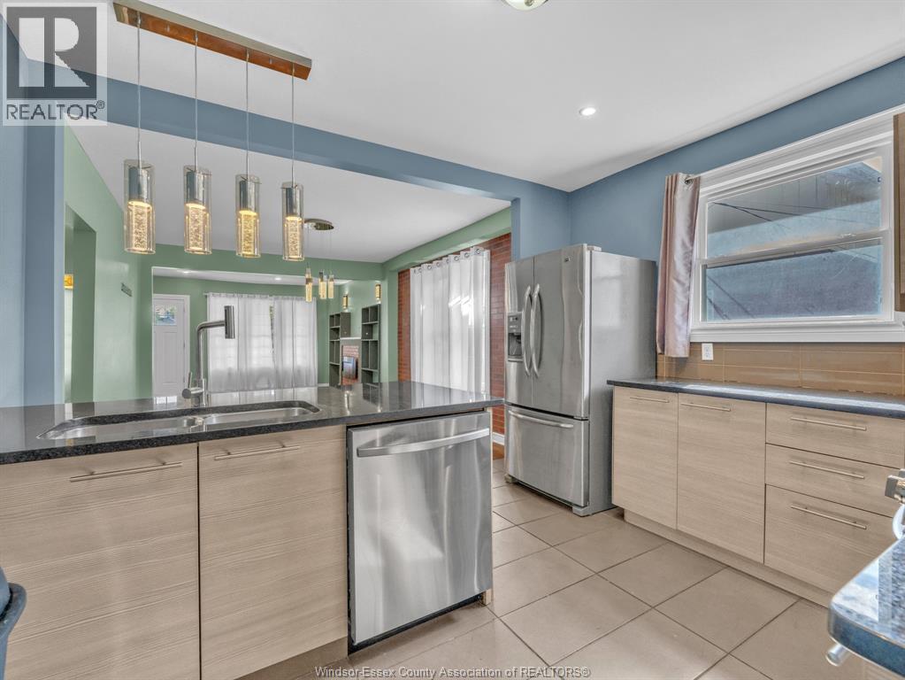 172 GILES BOULEVARD - 22