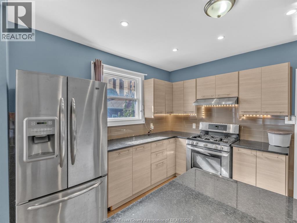 172 GILES BOULEVARD - 21