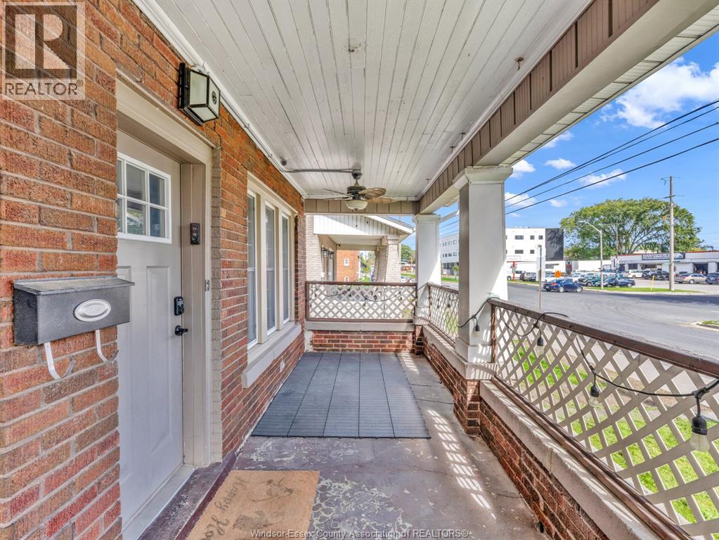172 GILES BOULEVARD - 11