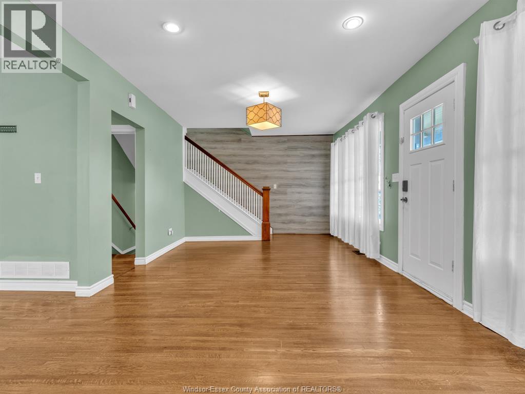 172 GILES BOULEVARD - 13