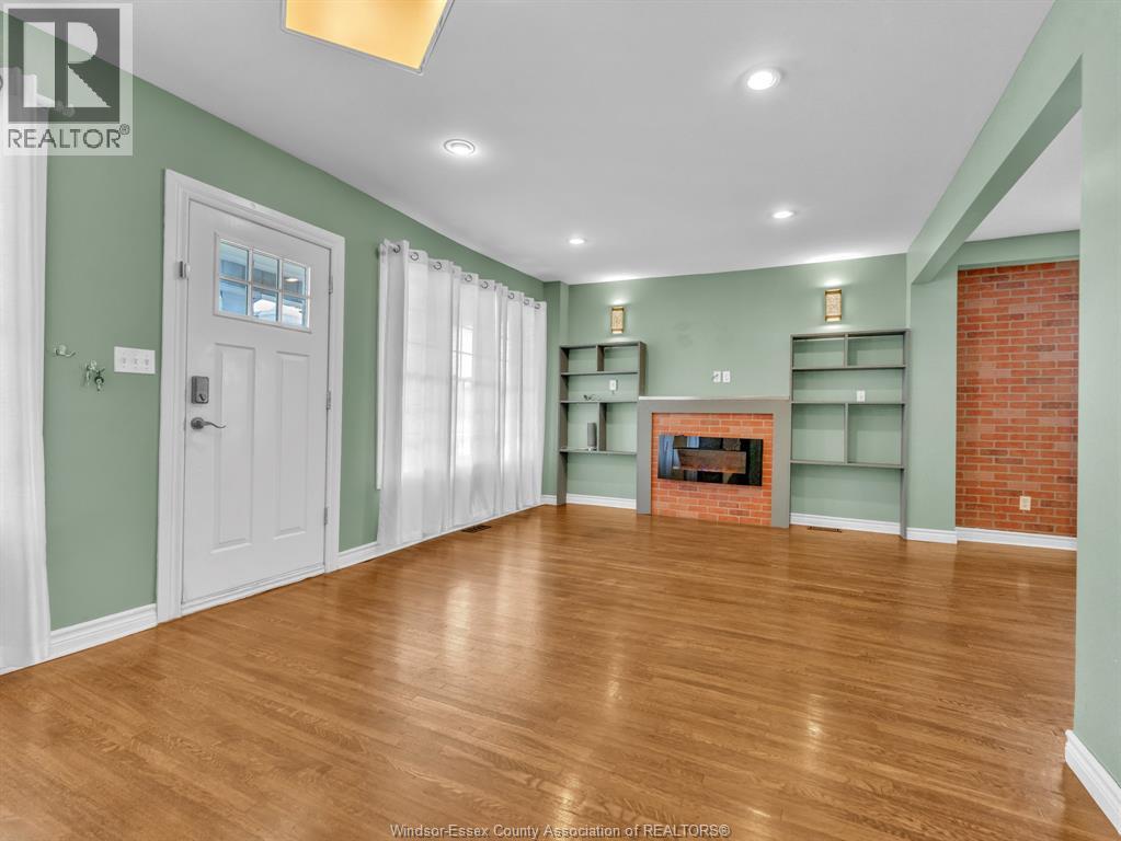 172 GILES BOULEVARD - 15
