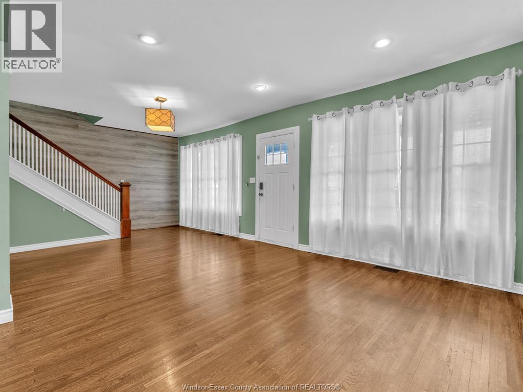 172 GILES BOULEVARD - 12