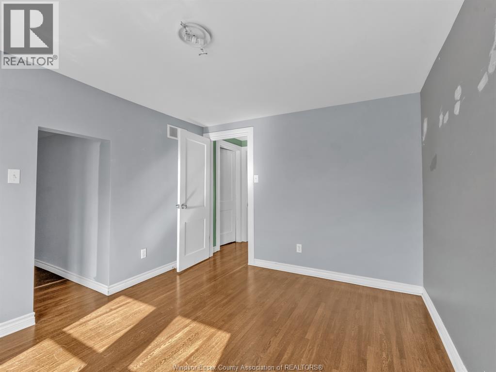 172 GILES BOULEVARD - Image 35