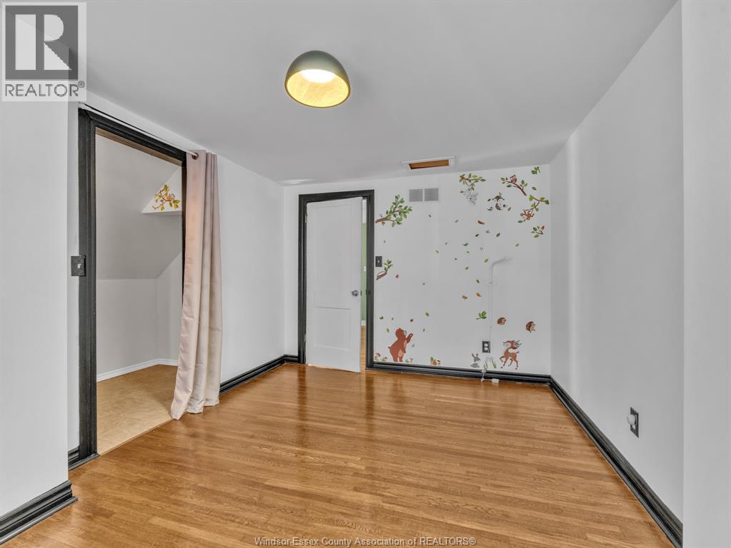 172 GILES BOULEVARD - 39
