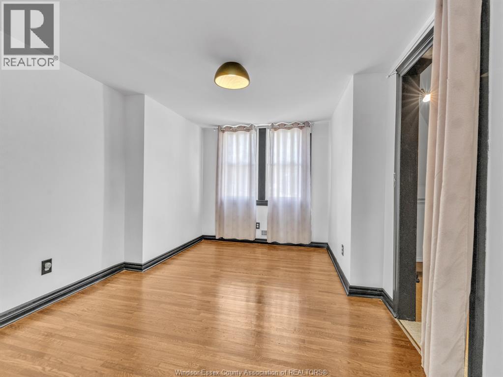 172 GILES BOULEVARD - 38