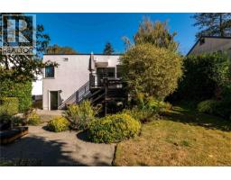 773 Middleton St, Saanich, BC V9A2E1 Photo 33