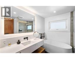 773 Middleton St, Saanich, BC V9A2E1 Photo 15