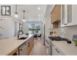 4pc Bathroom - 520 22 Avenue Nw, Calgary, AB T2M1N6 Photo 12