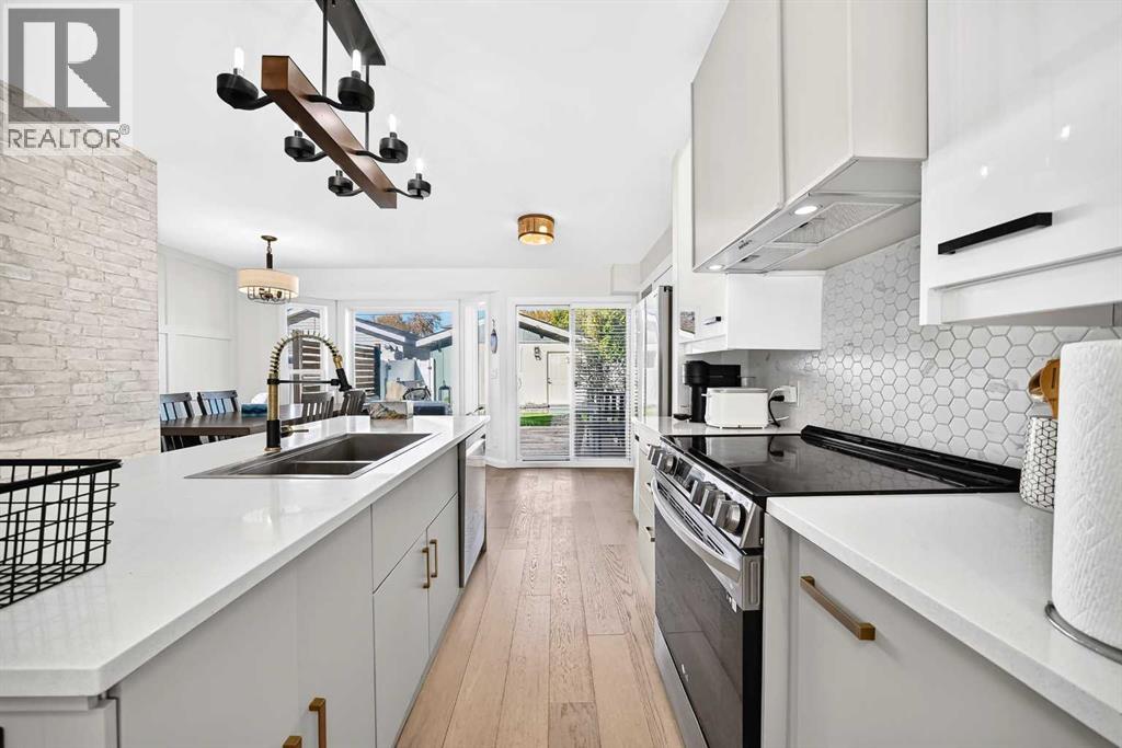 430 56 Avenue SW - photo 11