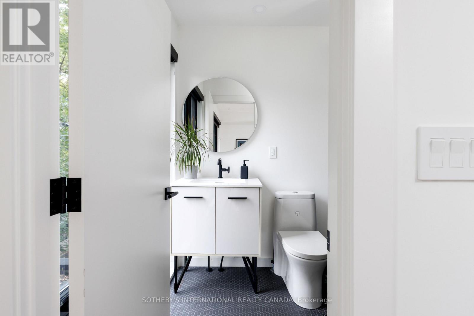 34 HASTINGS AVENUE - Image 27