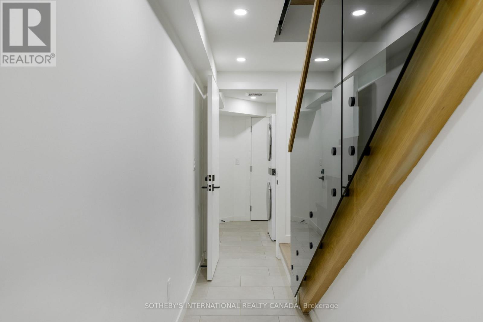 34 HASTINGS AVENUE - Image 37