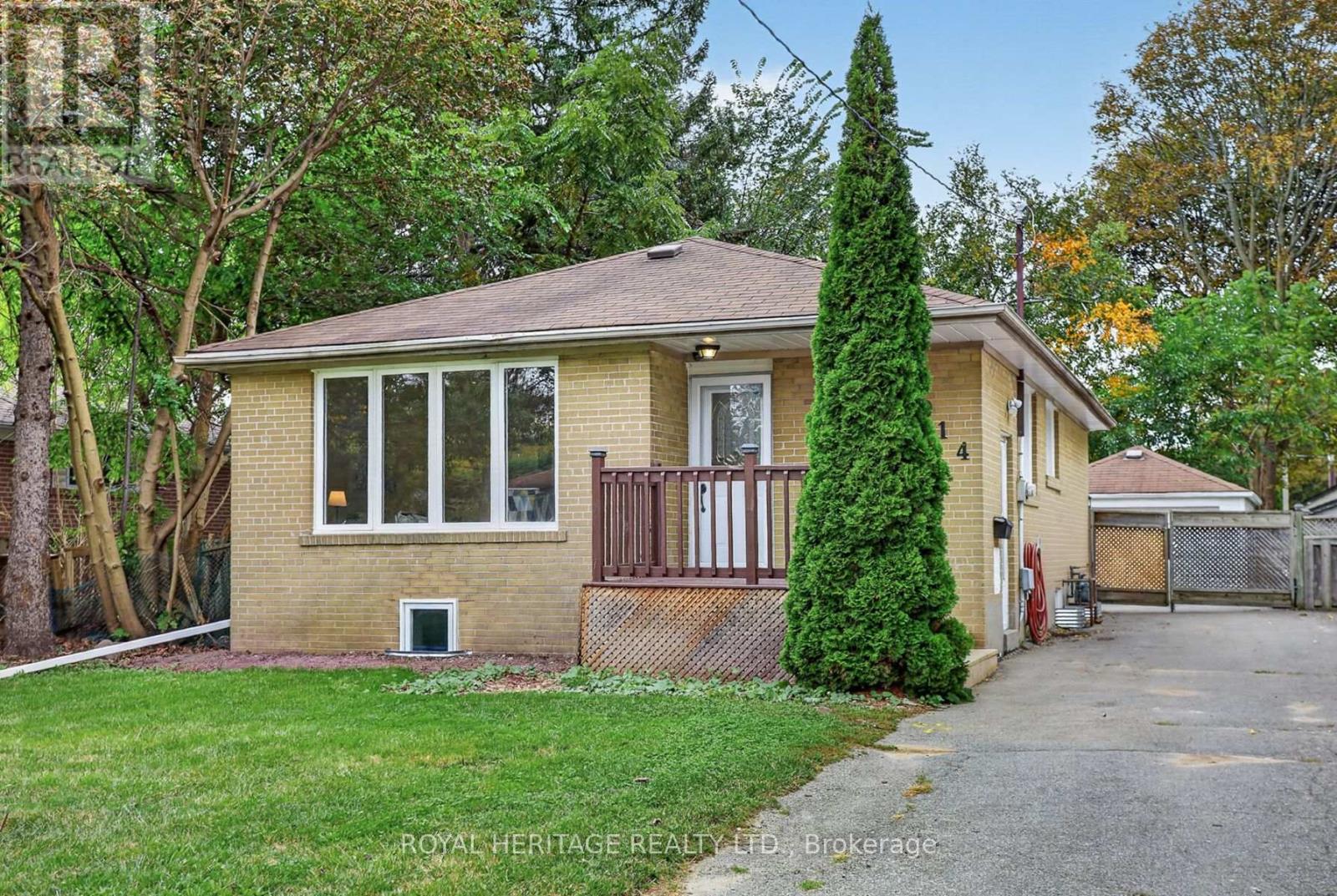 914 DONOVAN CRESCENT - 1