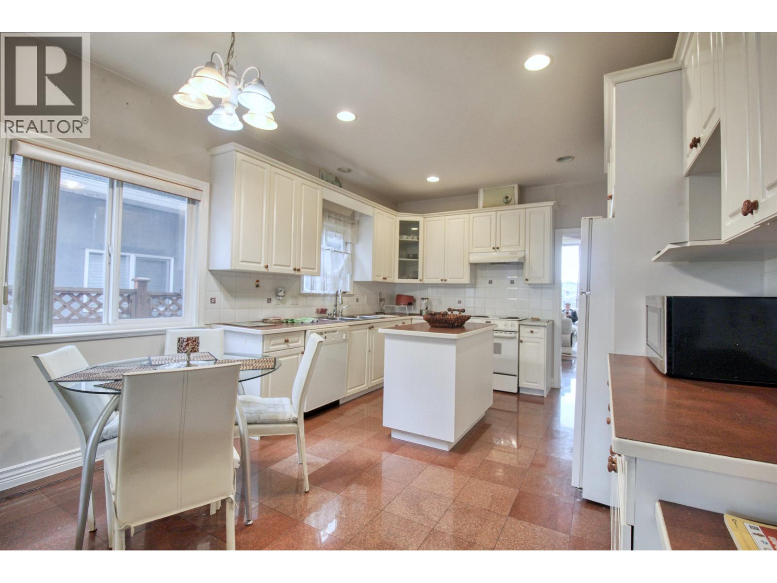 6031 RUMBLE, Burnaby - Image 1