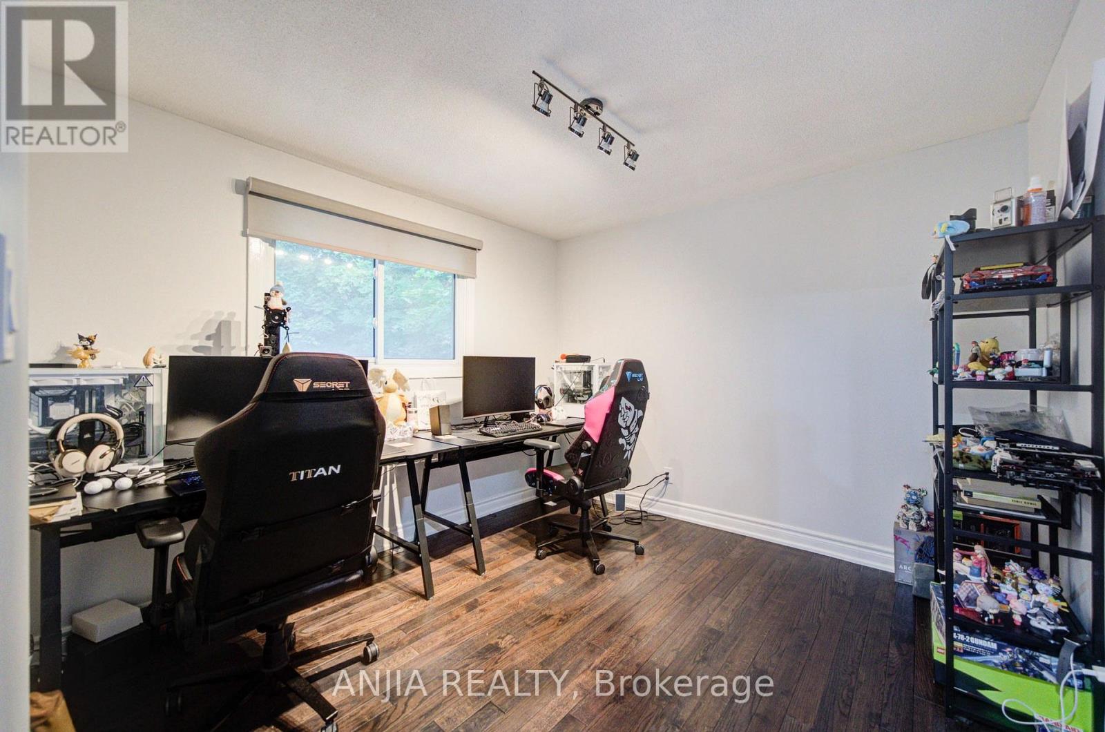 58 SUMMERFELDT CRESCENT - 24