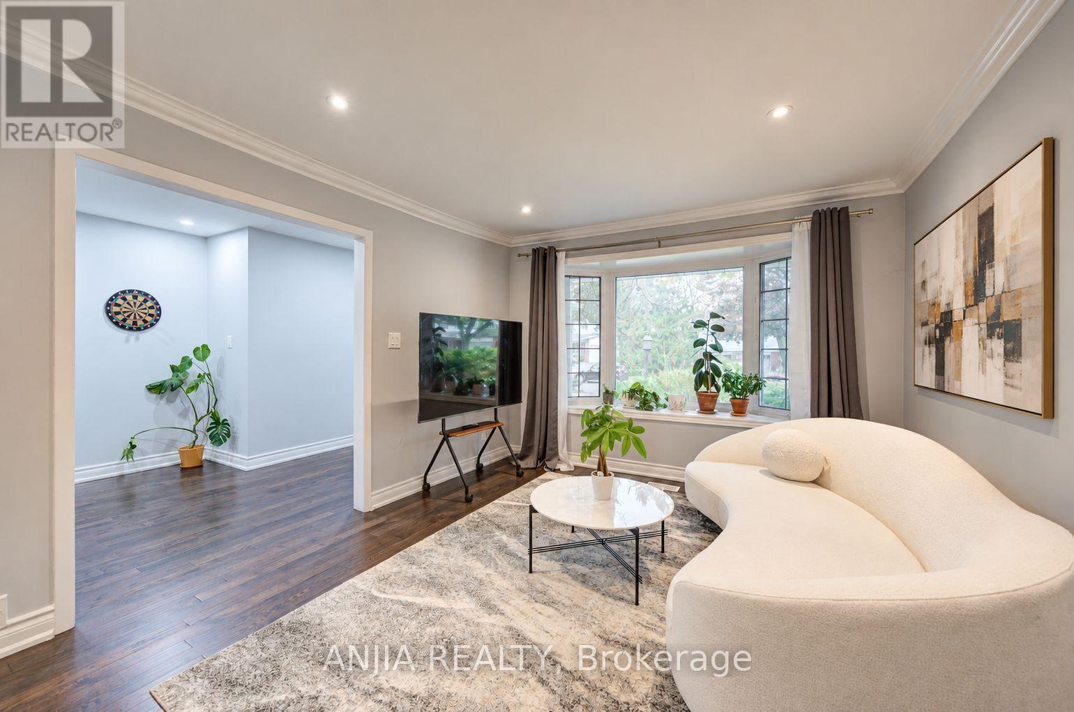 58 SUMMERFELDT CRESCENT - 4