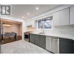 58 Summerfeldt Crescent, Markham, ON L3R2B2 Photo 11