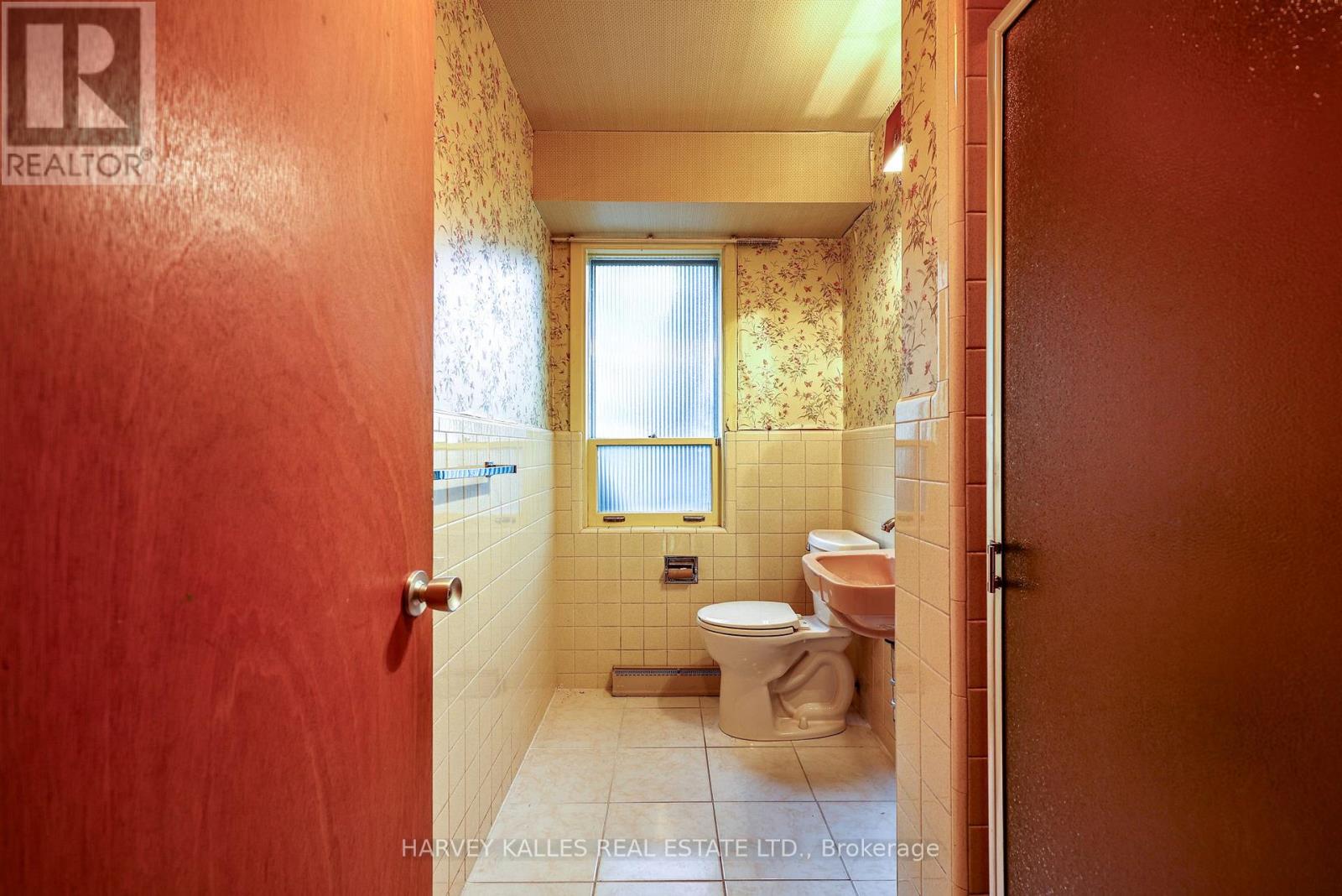 2 COLVESTONE ROAD - Image 44