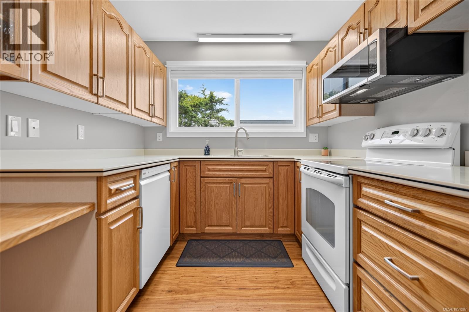 #13 523 Island Hwy - 23