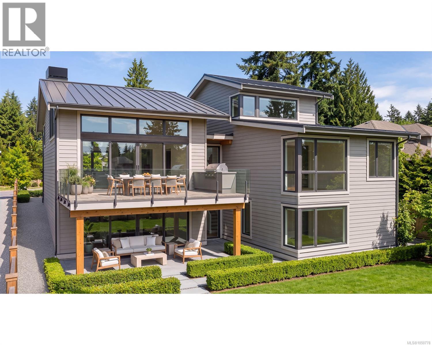 135 SUNNINGDALE Rd W - 3