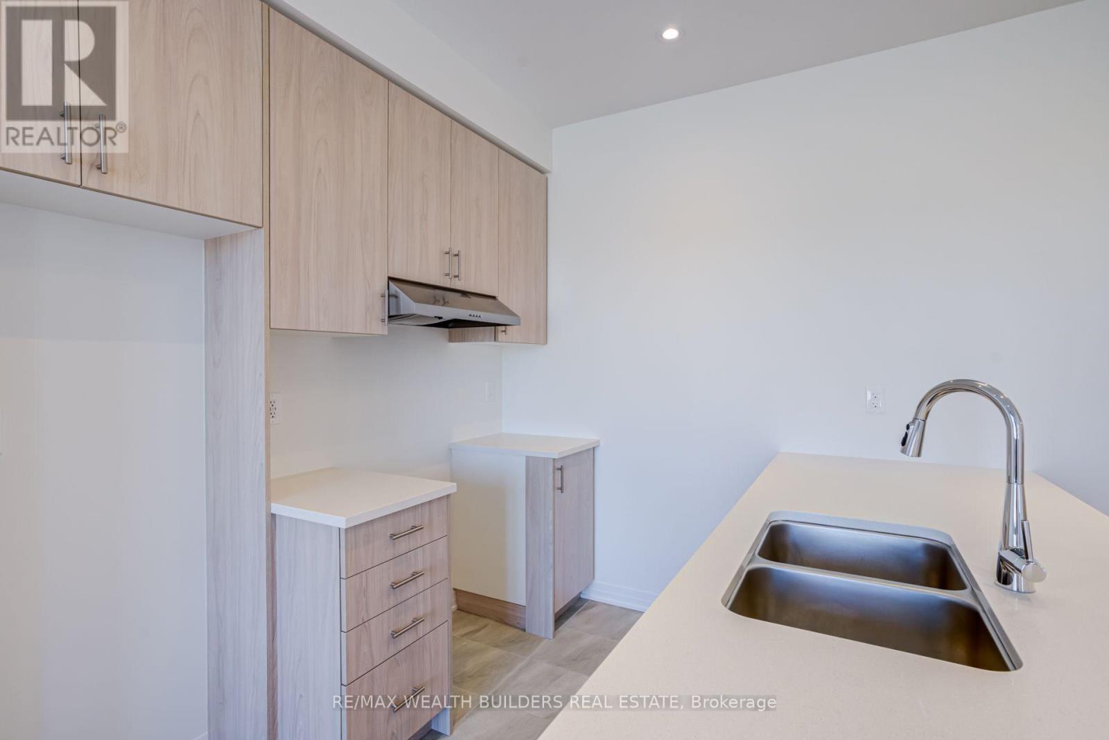 6 Thornbird Crescent — photo 43