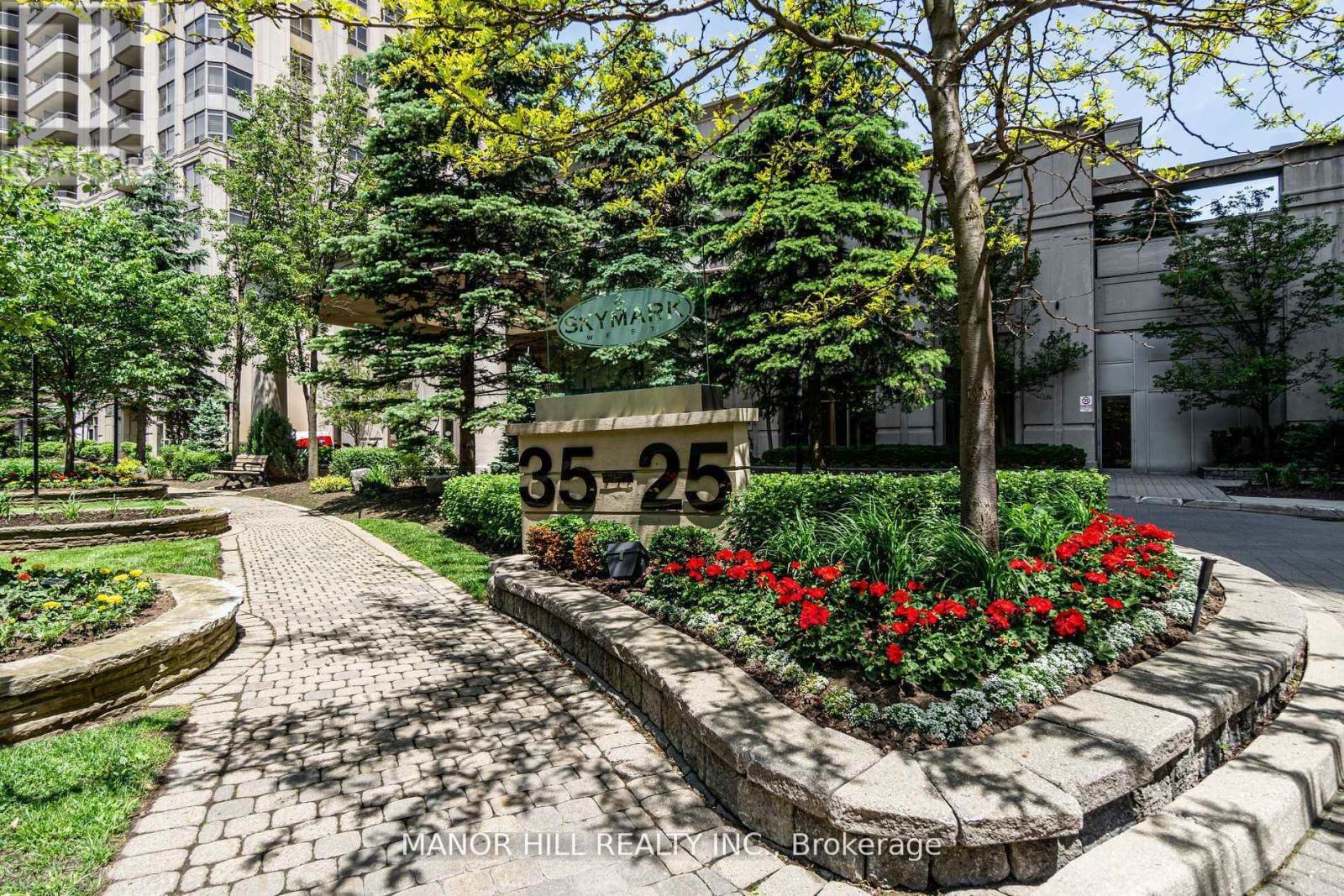 #402 35 KINGSBRIDGE GARDEN CIRCLE - 1