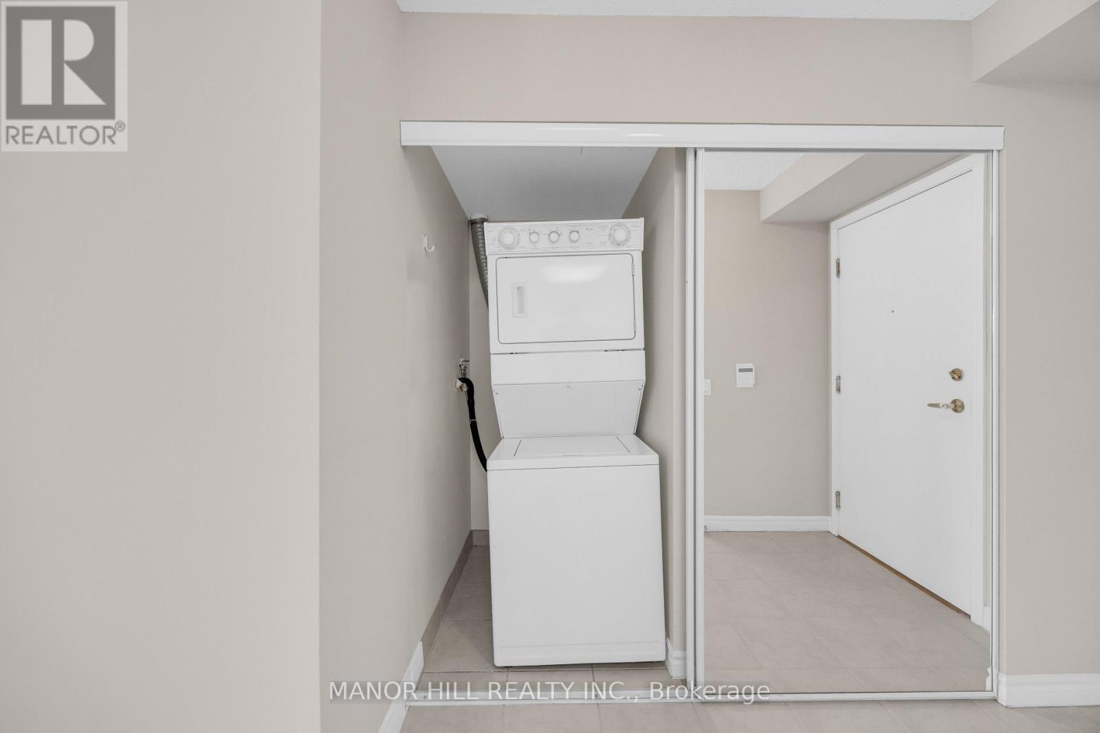#402 35 KINGSBRIDGE GARDEN CIRCLE - Image 18