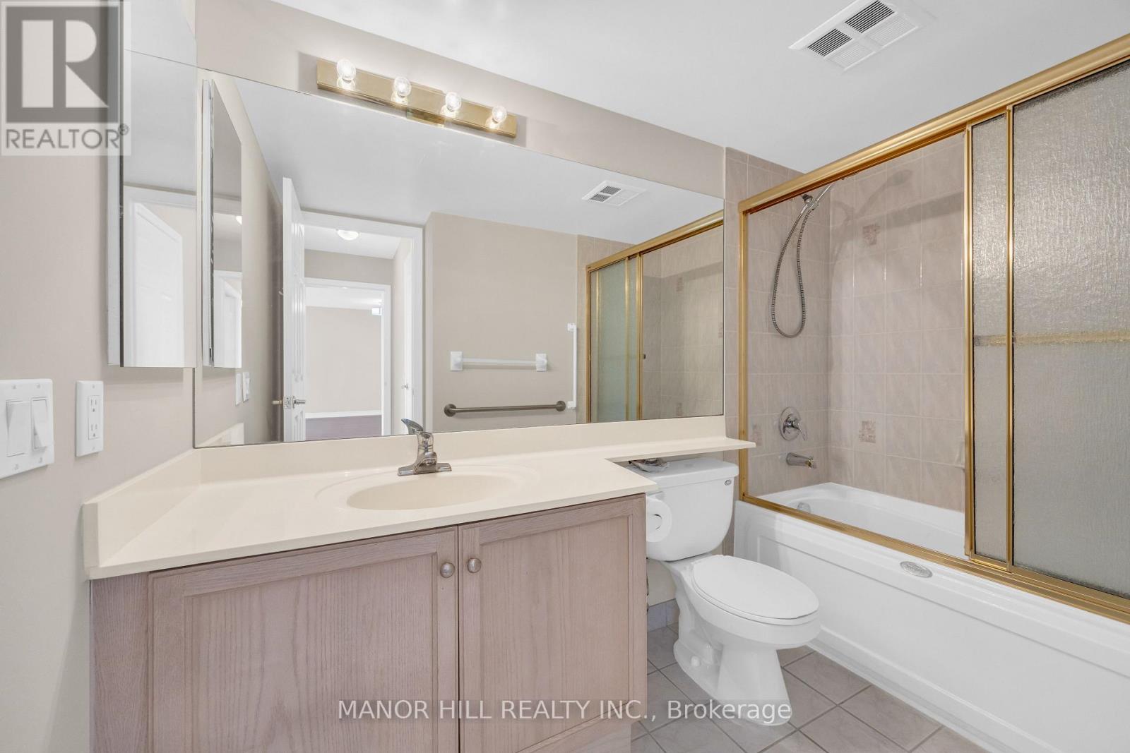 #402 35 KINGSBRIDGE GARDEN CIRCLE - Image 20