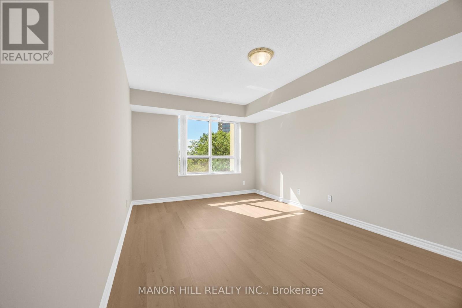 #402 35 KINGSBRIDGE GARDEN CIRCLE - Image 23