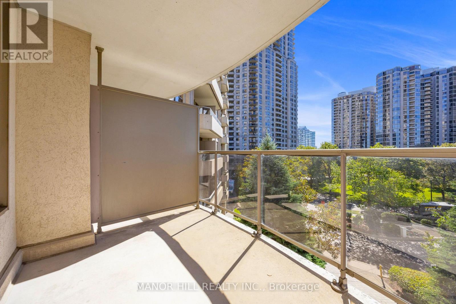 #402 35 KINGSBRIDGE GARDEN CIRCLE - Image 28