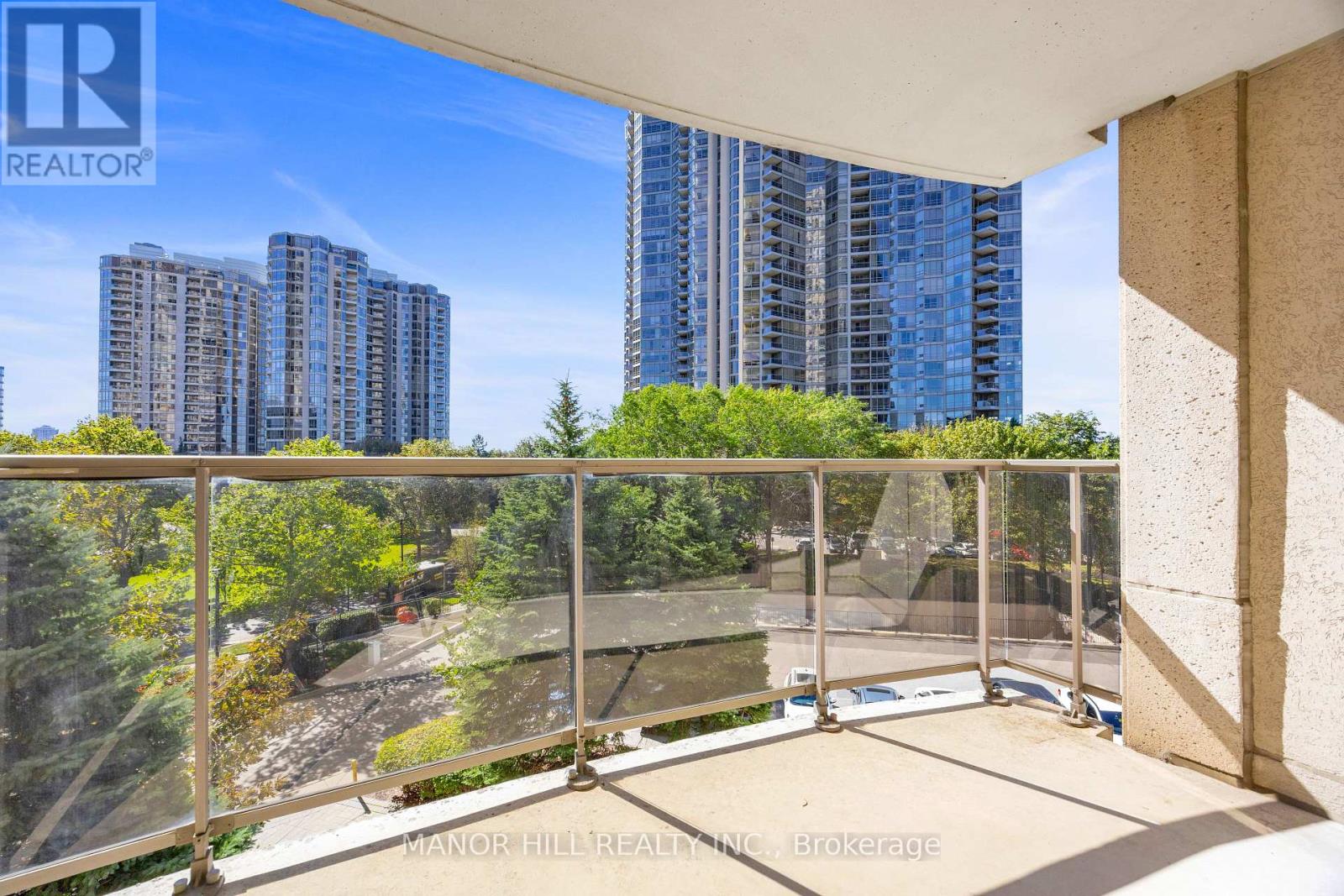 #402 35 KINGSBRIDGE GARDEN CIRCLE - 29