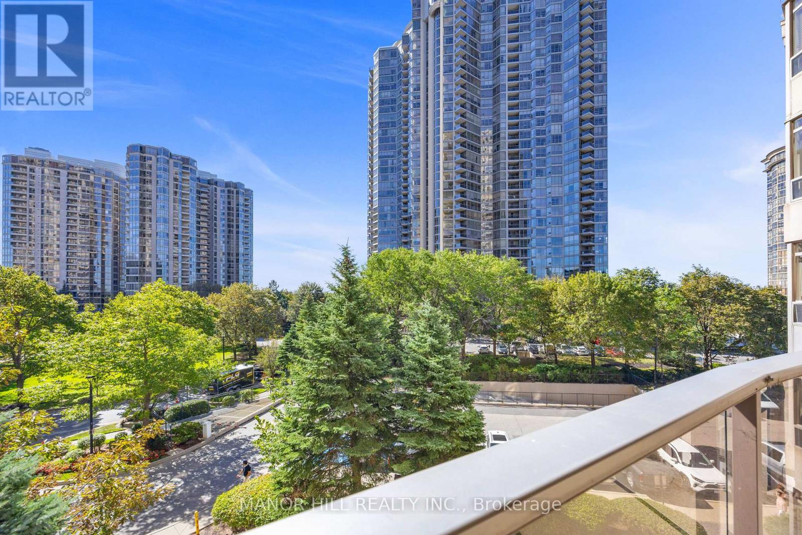 #402 35 KINGSBRIDGE GARDEN CIRCLE - 30