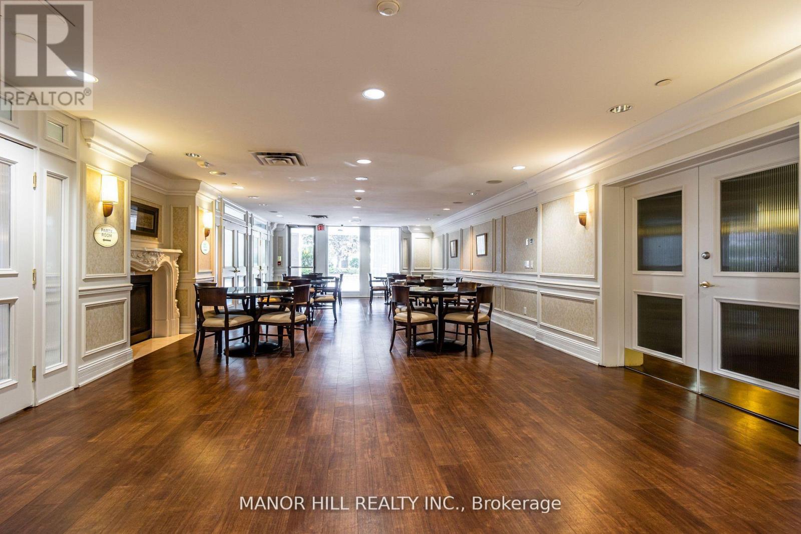 #402 35 KINGSBRIDGE GARDEN CIRCLE - 32