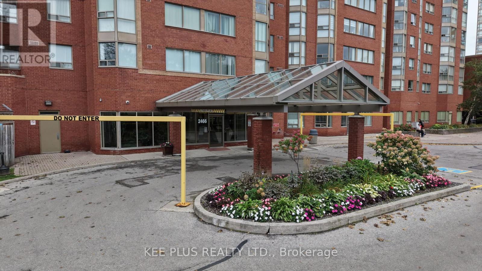 Photo of 2466 Eglinton Avenue