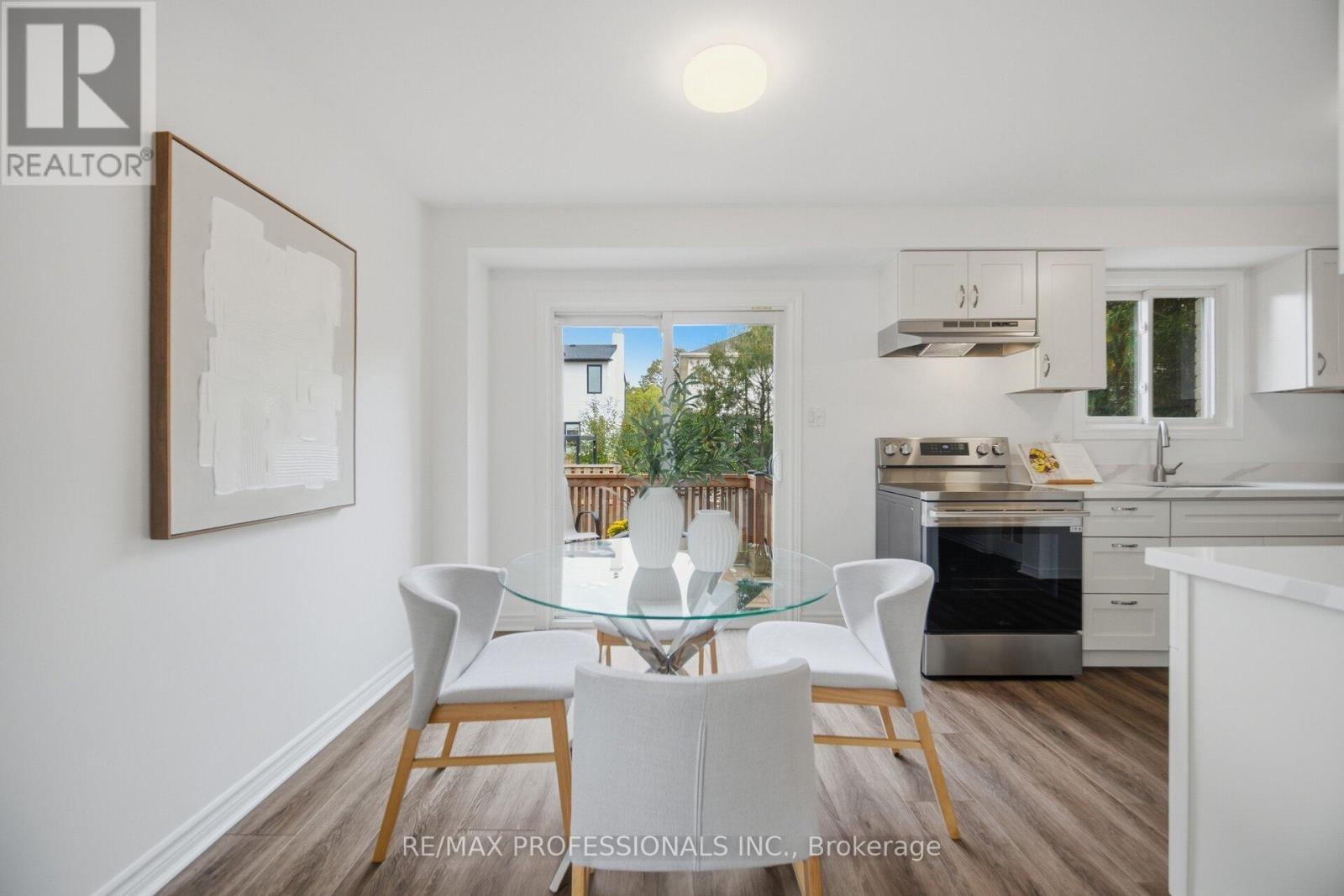 6081 FULLERTON CRESCENT - 14
