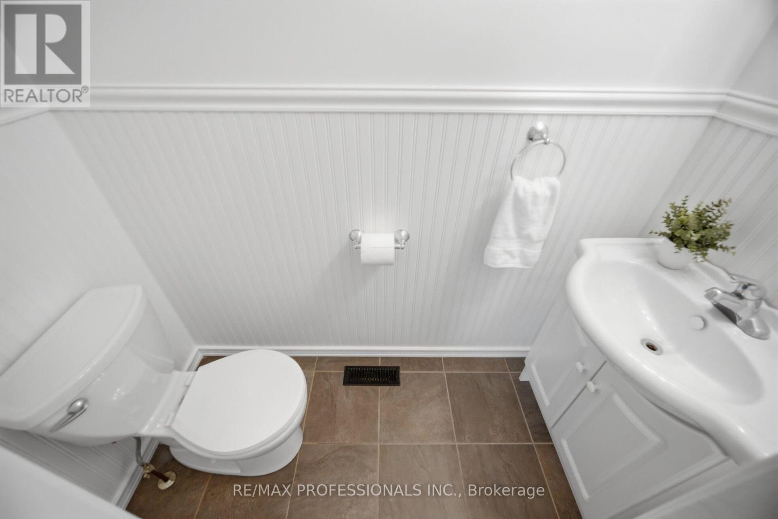 6081 FULLERTON CRESCENT - 20