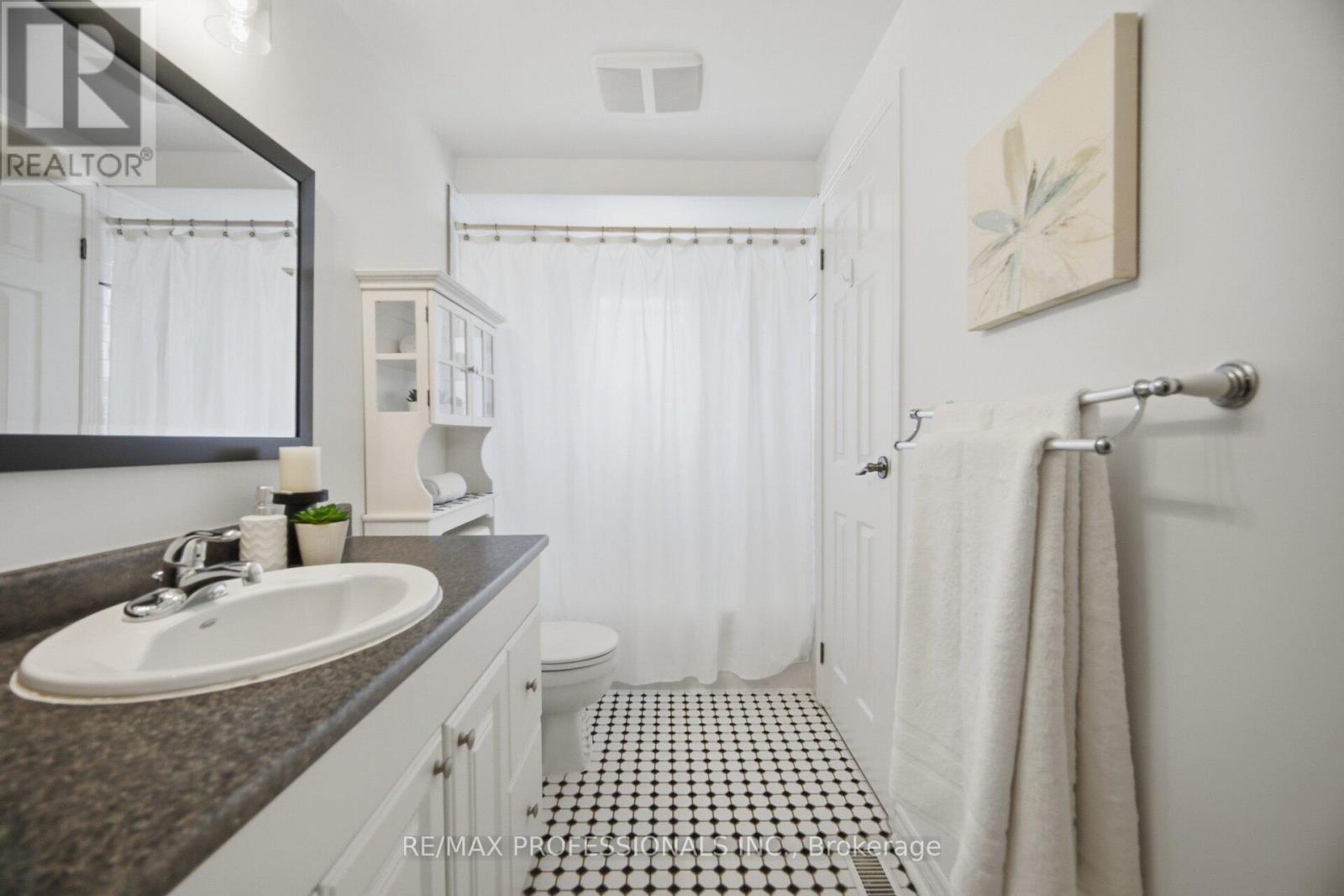 6081 FULLERTON CRESCENT - Image 28
