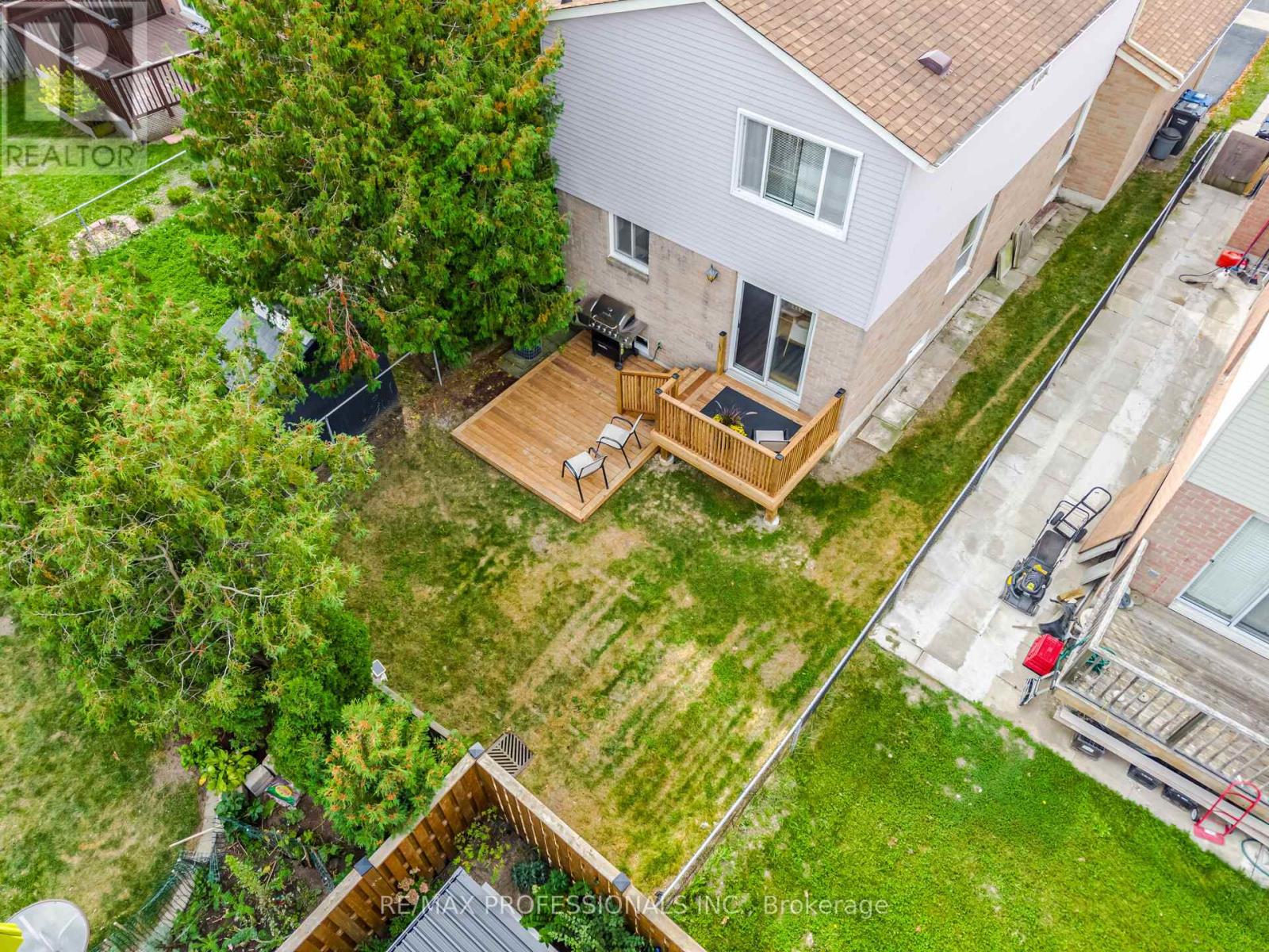 6081 FULLERTON CRESCENT - 46