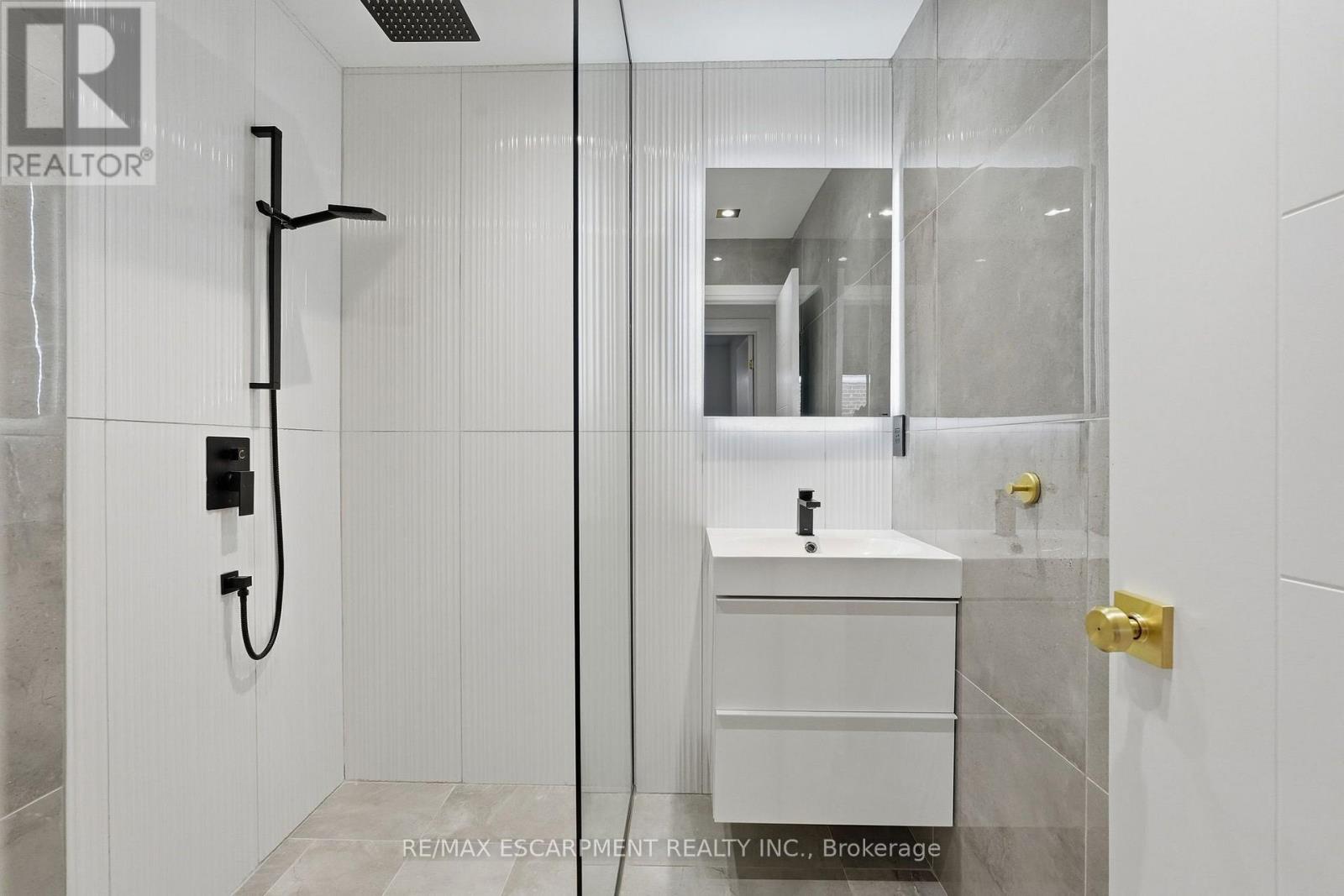9 DONLEA DRIVE - 19