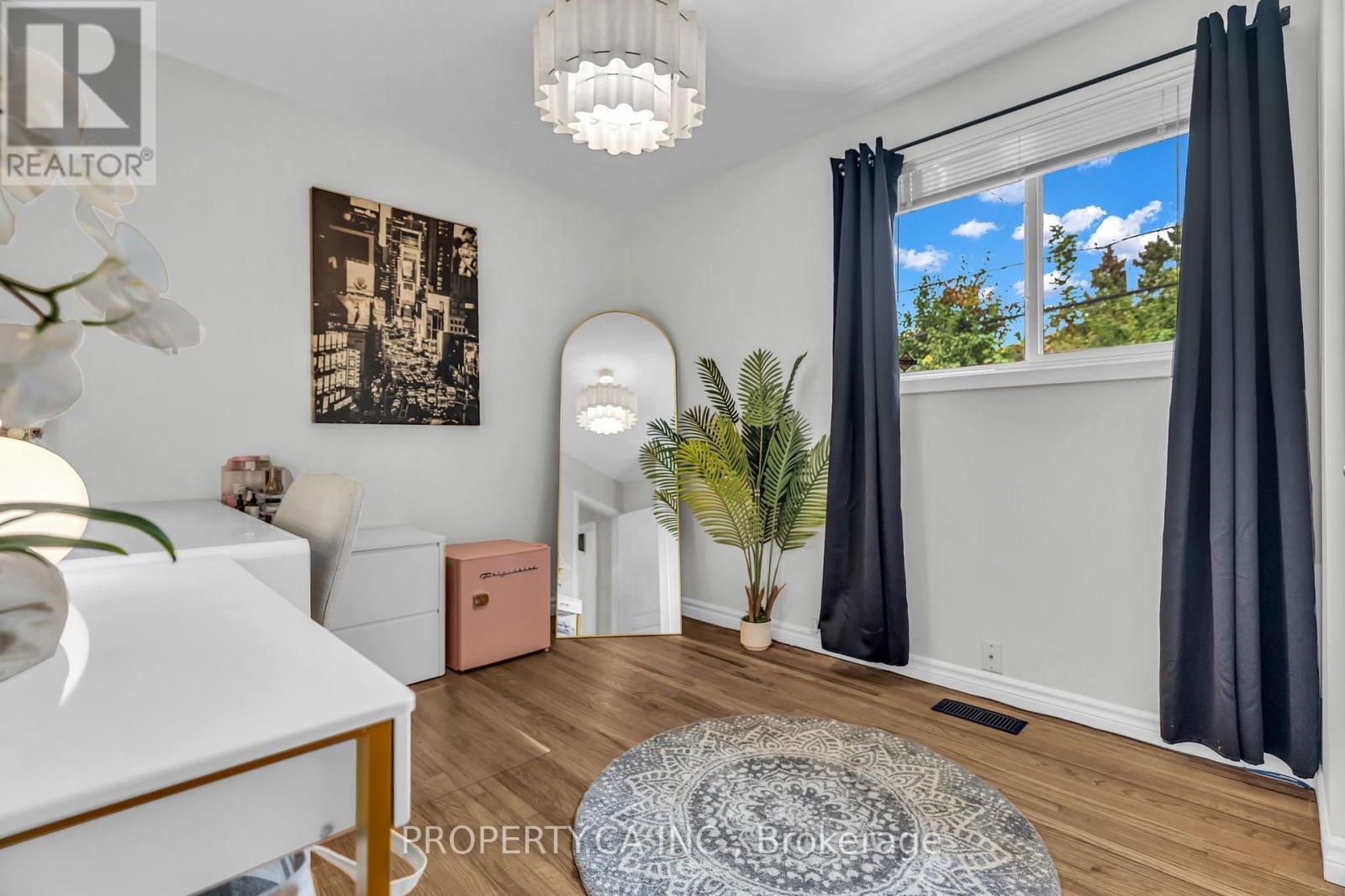 833 KROSNO BOULEVARD - 23